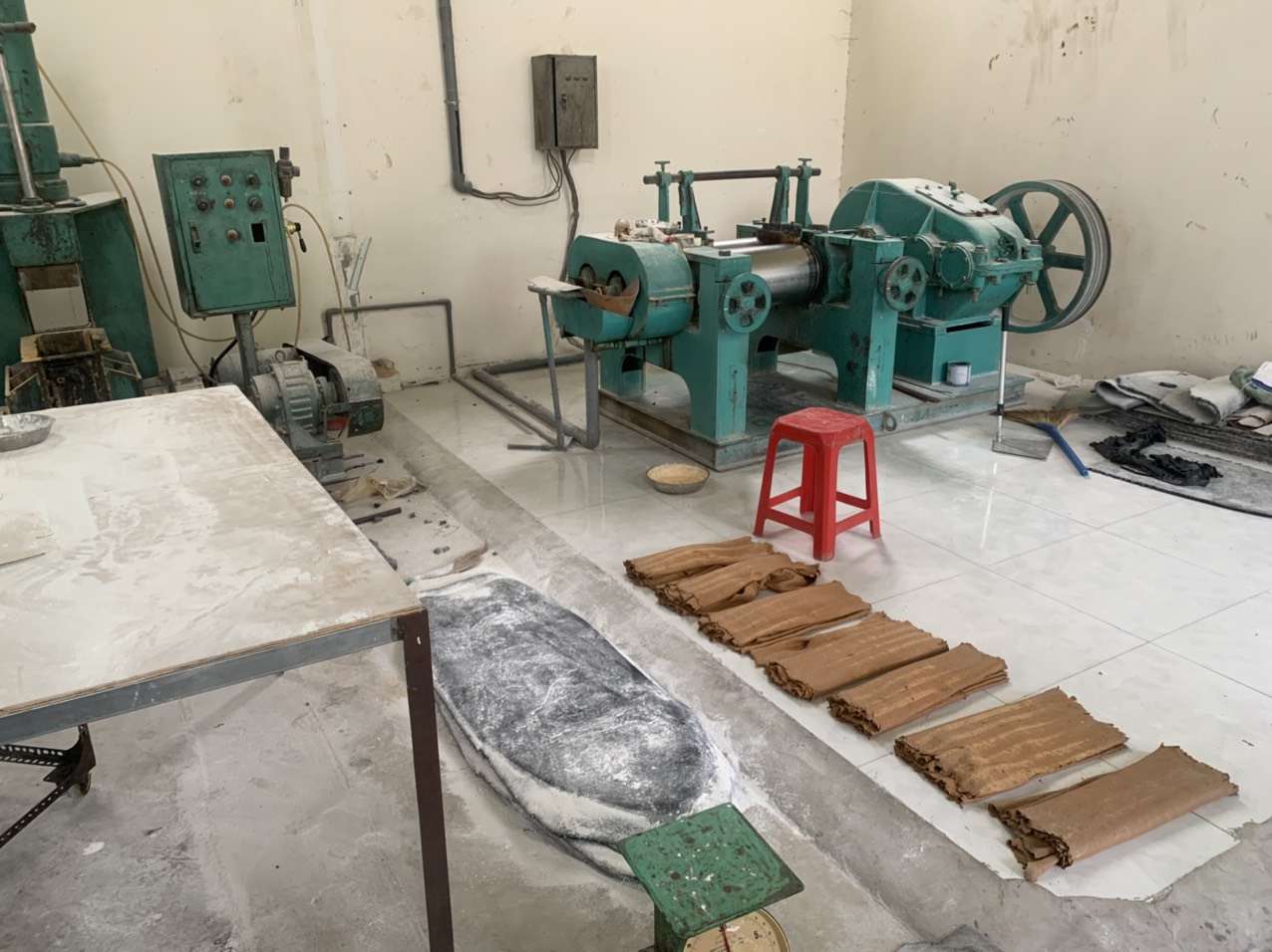 Pressing machine.jpg